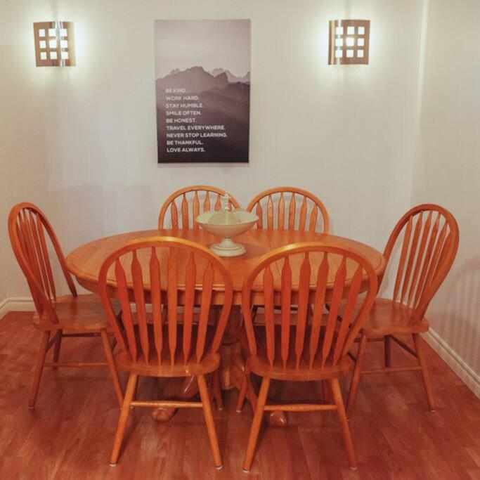 Large Upstairs Flat In Downtown Century Building Appartamento Belleville Esterno foto
